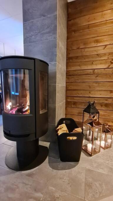 Arctic Lodge Tromvik With Jacuzzi 特罗姆瑟 外观 照片