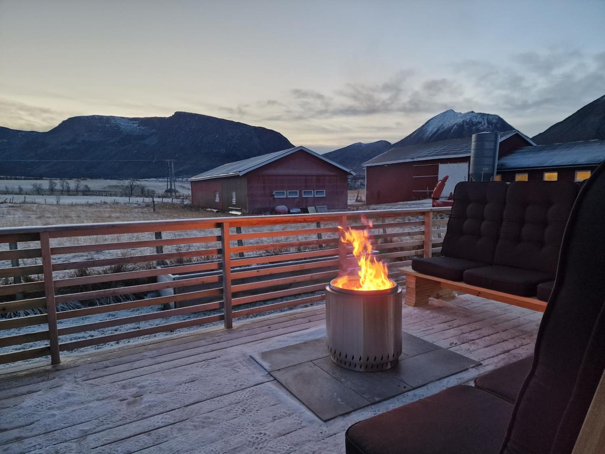 Arctic Lodge Tromvik With Jacuzzi 特罗姆瑟 外观 照片